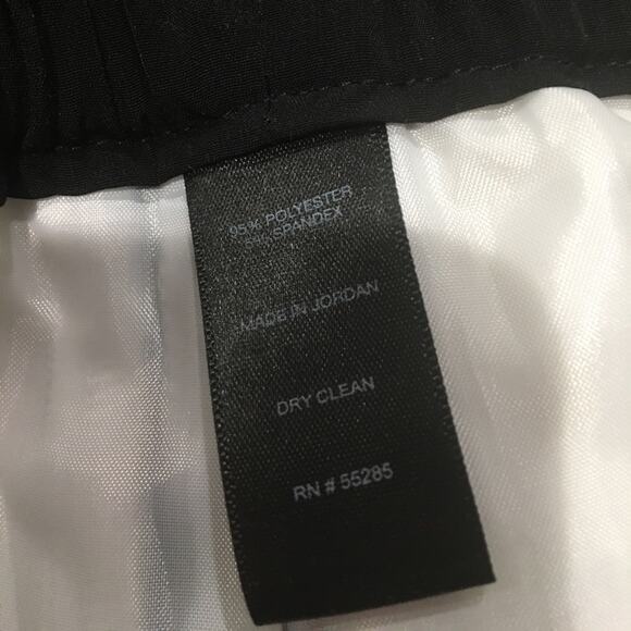 Express Black And White Mini Skirt - Picture 4 of 7